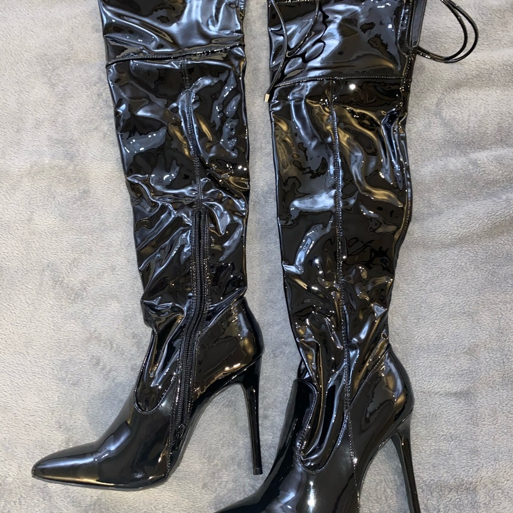 Black boots high rise